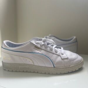 White pumas, R. Sampson. Size 14, Men